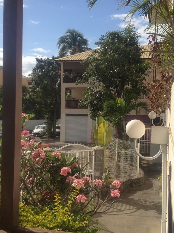 Au Meuble Des Roches Apartman Saint-Gilles-les Bains Kültér fotó