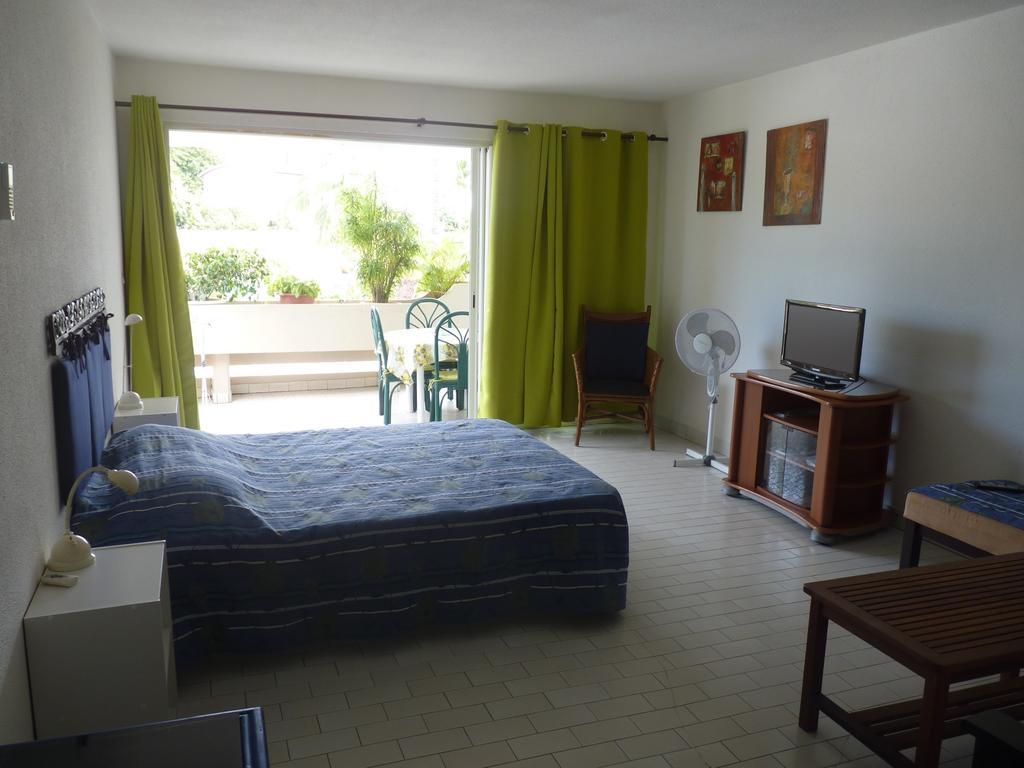 Au Meuble Des Roches Apartman Saint-Gilles-les Bains Kültér fotó